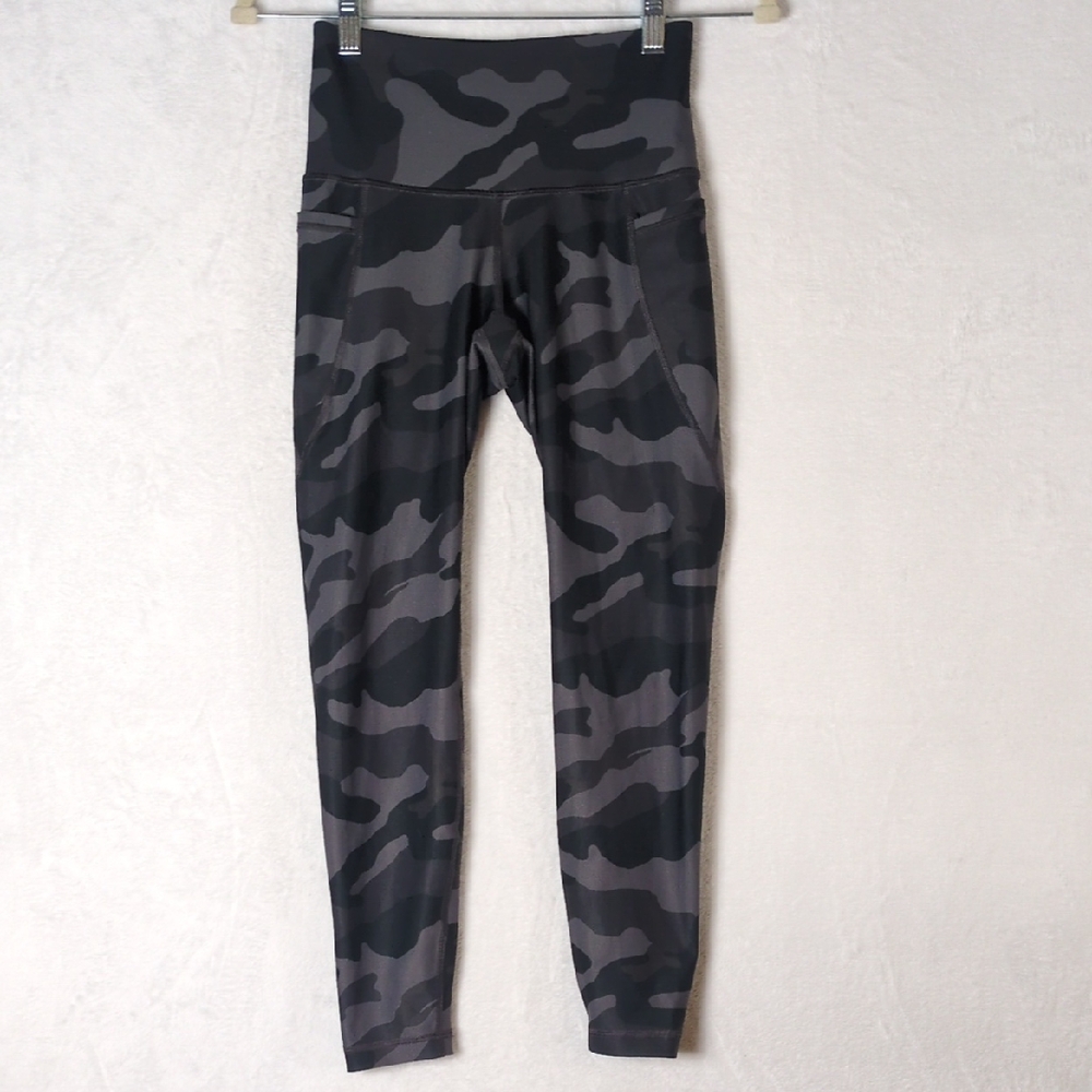Old Navy Active Women's Gray Camo Go-Dry Elevate Leggings Size S Petite